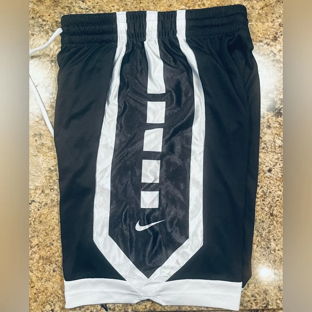 NWT Nike Men’s Dri-Fit Elite Basketball Shorts 10in